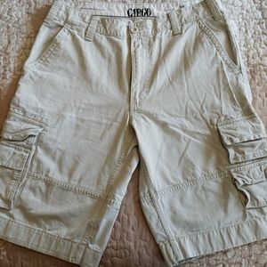 White roundtree & yorke cargo shorts